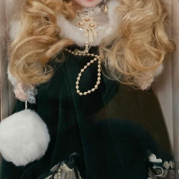 Porcelain Doll Y2K Angelina Collection 16" Green Dress Year 2000 Edition - Picture 3 of 6